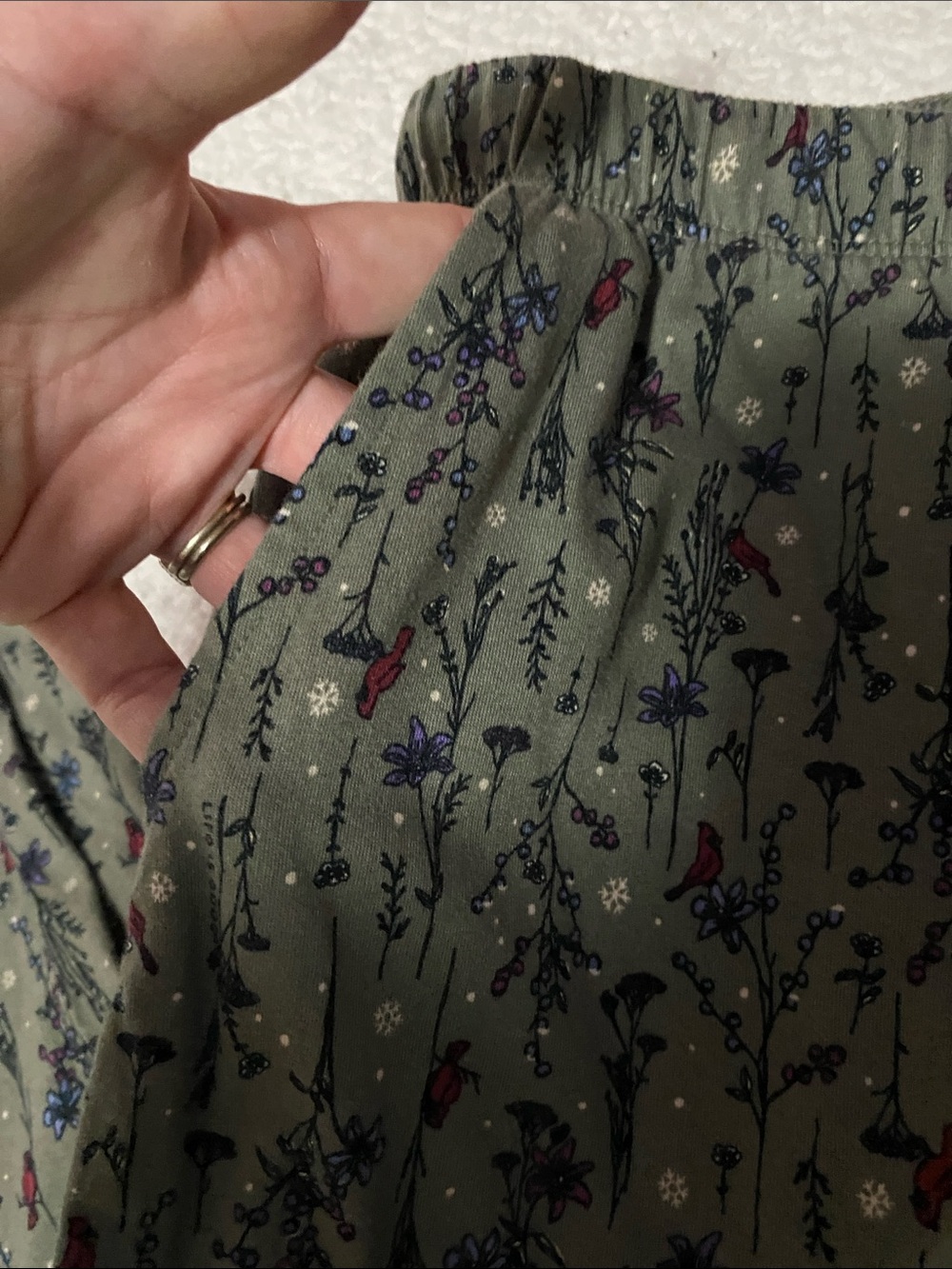 Life is good Womens size medium pajama lounge pants cardinals and flowers NWOT - Picture 16 of 16